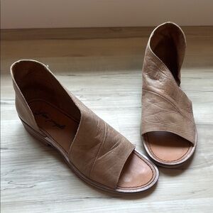 FREE PEOPLE Leather Mont Blanc Tan/Beige Wrap SANDALS/SHOE...
Sz 38 1/2